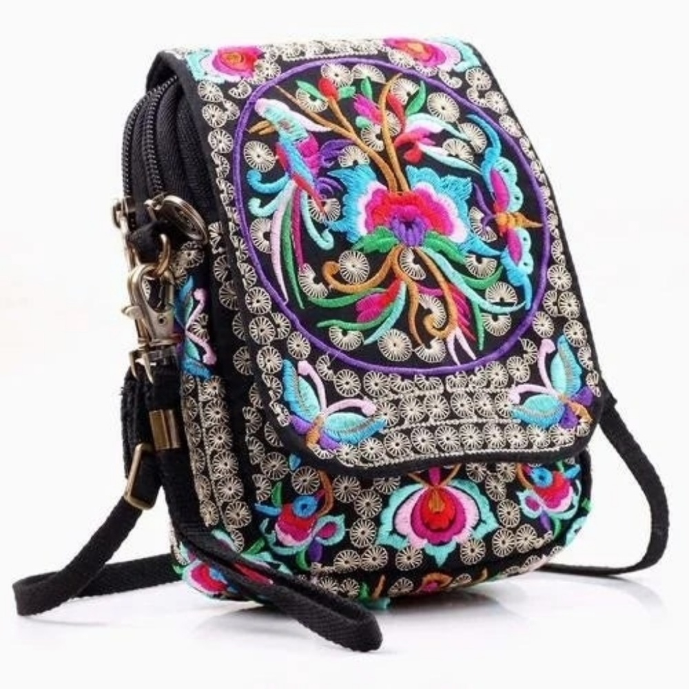 💥SOLD IN STORE LOCATION💥LAST ONE! -Small Embroidered Cross Body Boho Phone Bag - Picture 9 of 9